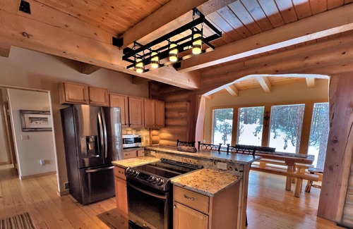 Purgatory House | Stunning Lodge with Mountain Views, Hot Tub, Pool Table, Ping Pong, Pet Friendly