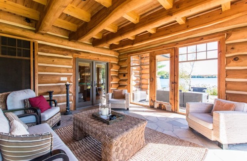 McDougall House | Stunning Log Cabin on 123 Acres