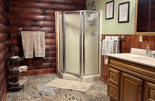 Briar Crest Woods Cabin | Stunning Log Cabin Minutes from Jack Frost/Big Boulder