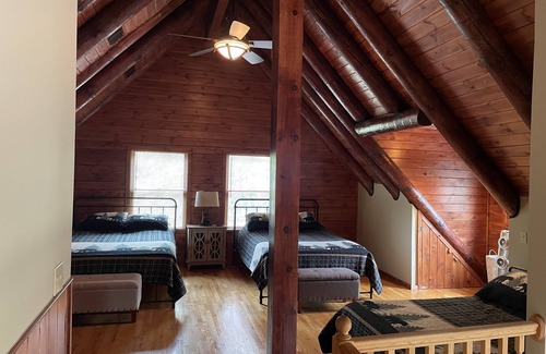 Briar Crest Woods Cabin | Stunning Log Cabin Minutes from Jack Frost/Big Boulder