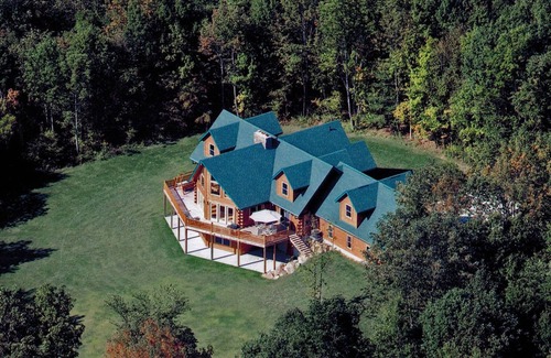 Homerville Cabin | Stunning Log Cabin on 65 Acres with a new swimming pool