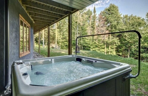 Labelle Ski Chalet | Stunning Log Chalet - Private Hot Tub, Pool Table, Fireplace
