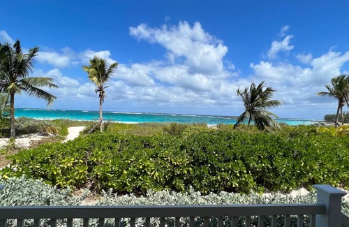 Governor's Harbour Villa | Stunning Luxury Villa Directly On French Leave Beach