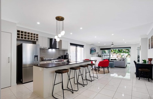 North Lakes House | Stunning luxurious house