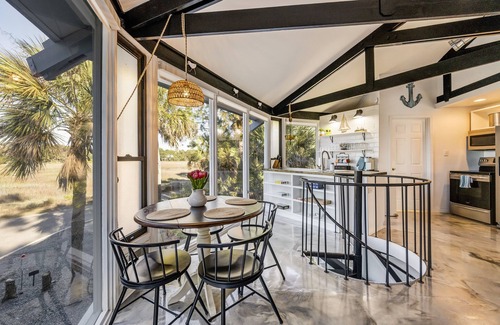 Saint Helena Island House | Stunning marsh views in updated “Treehouse”