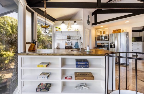 Saint Helena Island House | Stunning marsh views in updated “Treehouse”