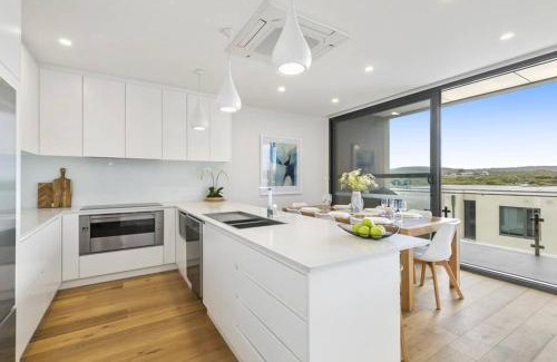 Anglesea House | Stunning Main Beach Location- Anglesea
