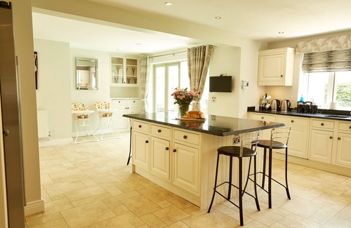 Longborough House | Stunning, Modern, Spacious House With Heated Private Pool In The Centre Of T