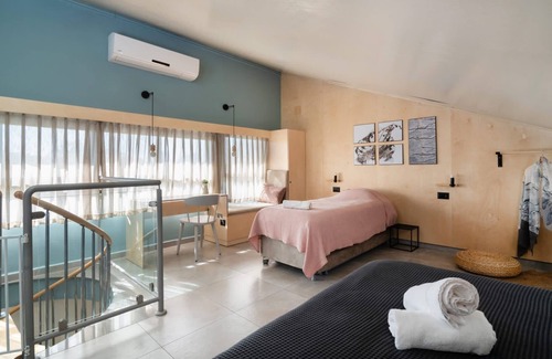 Ben Ami Villa | Stunning, Modern 2 Bedroom Villa for 9!