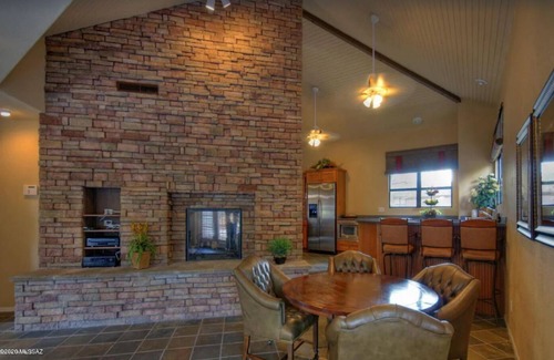 Tucson Condo | Stunning, modern 2BR in coveted Greens! View, Pool + Fitness!