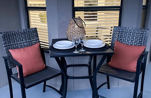 Tucson Condo | Stunning, modern 2BR in coveted Greens! View, Pool + Fitness!