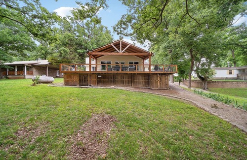 Afton House | Stunning modern lakefront home, boat slip, pool table, huge deck & more!
