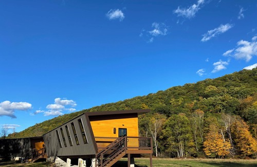 Clearville Cabin | Stunning Modern Private Cabin at River Mountain Resort
