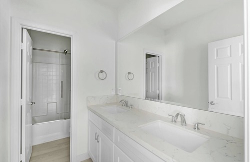 Corona House | Stunning Modern Sanctuary Welcome Temporary Healthcare Professionals