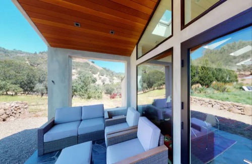 Glen Ellen Apartment | Stunning Modern Sonoma Wine Country Studio with 60' Lap Pool