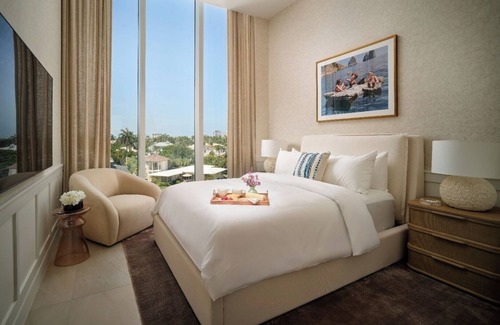 17th Street Causeway Hotel | Stunning Modern Marina-View Room w/Balcony Ideal for Relaxation + Adventure