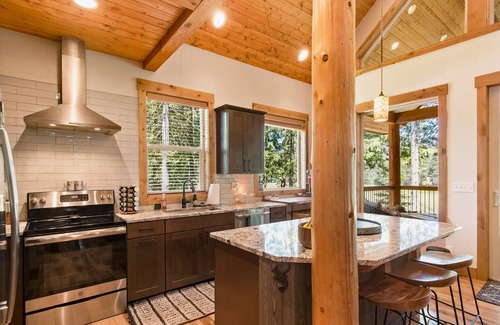 Sandpoint Cabin | Stunning mountain cabin with lake view, firepit, grill, patio & washer/dryer