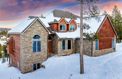 Pole Creek Meadows House | Stunning Mountain Retreat with View and Private Hot Tub