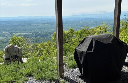 Winchester Apartment | Stunning Mountain Top 1 Bedroom Apartment - Walk-out Basement