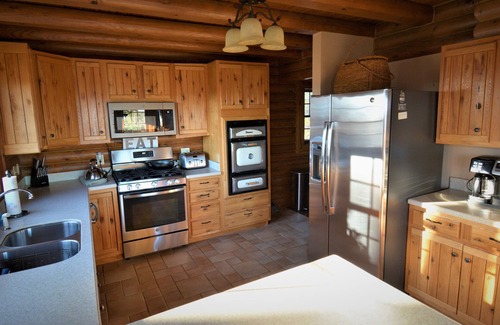 Saluda House | Stunning Mountain Views on 8 Acres with Hot Tub, sleeps 10