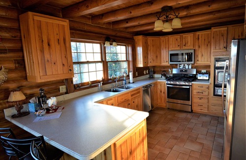 Saluda House | Stunning Mountain Views on 8 Acres with Hot Tub, sleeps 10