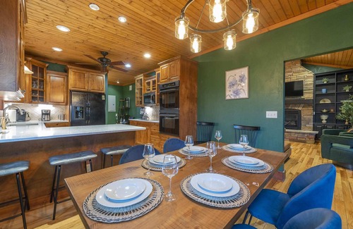 Laurel Ridge House | Stunning Mtn Views~ HotTub~Movie Theater~Game Room