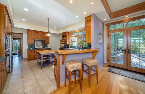 Murphys House | Stunning Murphys Villa, Views, AC and Pet Friendly, Sleeps 10