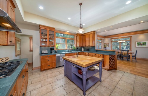 Murphys House | Stunning Murphys Villa, Views, AC and Pet Friendly, Sleeps 10