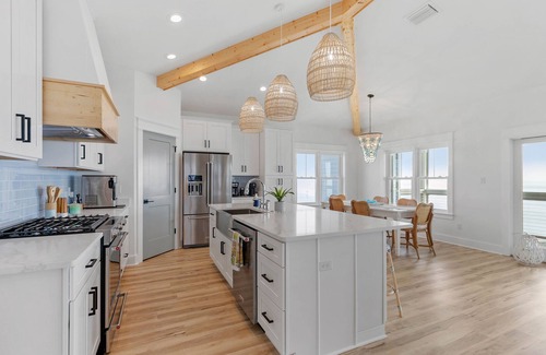 Crawfordville House | Stunning new beach house right on the sand, with use of private boat dock.