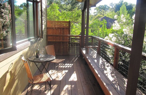 Glen Ellen House | Stunning new home on creek, with spa pool, 5min walk to wineries & restaurants