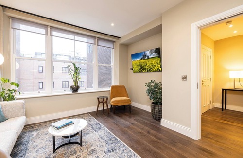 City Centre Dublin Apartment | Stunning Newly Refurbed 2-Bed City Apartment Amazing Location