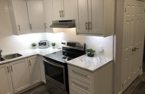 Welland Apartment | Stunning Niagara Warm,Cozy and Clean Suite Stay