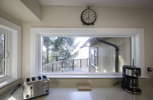 Otter Point House | Stunning ocean and mountain views on a peaceful, family-friendly acerage.