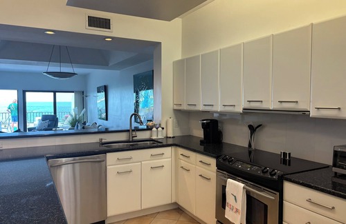 Isles of Capri Condo | Stunning Ocean View Condo with Oversized Private Lanai