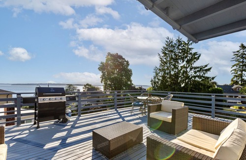 Richmond Beach House | Stunning Ocean View Home walking to Richmond Beach