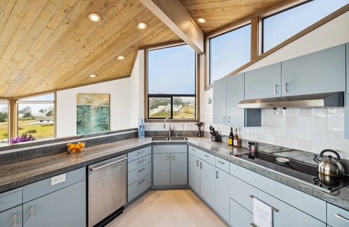 Sereno del Mar House | Stunning ocean view home with private hot tub - walk to Portuguese Beach
