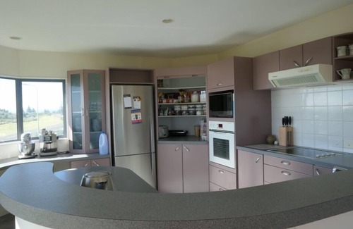Ohope House | Stunning Ohope Ocean Views from a spacious house