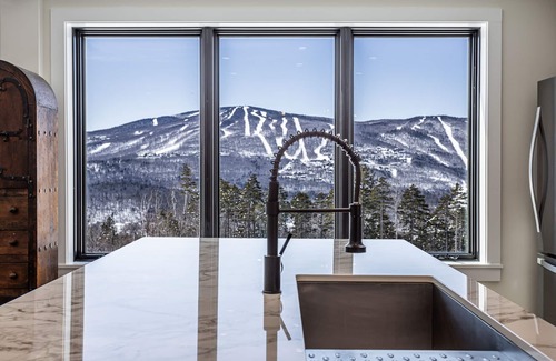 Ludlow House | Stunning Okemo Views - 3BR 3BA - 6 Mins to Lifts on 10 Private Acres