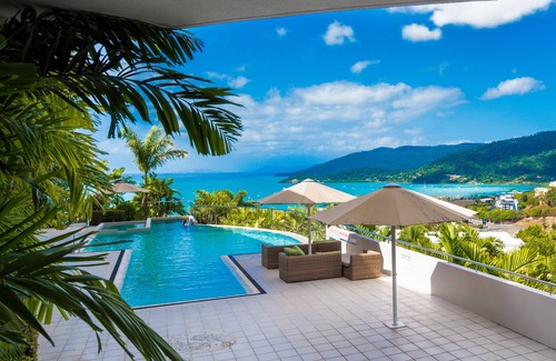 Airlie Beach Apartment | Stunning One Bedroom Apartment With Ocean Views