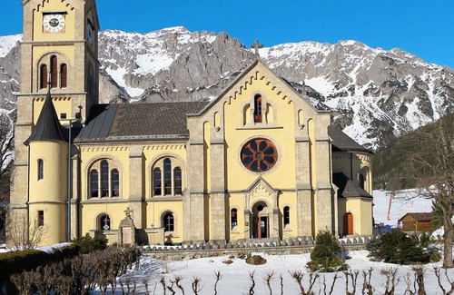Ramsau am Dachstein Villa | Stunning private villa for 8 people with WIFI, TV, terrace, pets allowed and parking