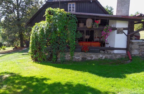 Bela nad Radbuzou Villa | Stunning private villa for 6 guests with TV, patio, pets allowed and parking