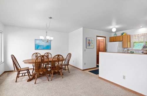 Cloverdale House | Stunning Panoramic Ocean Front Views, Single Level, Open Floor Plan, BBQ, Large Deck, Walk to Beach