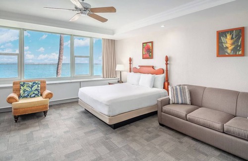 Kahului Hotel | Stunning Panoramic Oceanfront Room with Pool Access | Maui's Ultimate Retreat