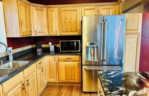 Hillside East House | Stunning panoramic views on private half acre luxury furnishings gourmet kitchen