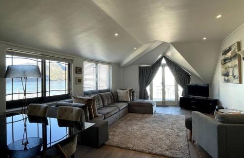 Scott Estate Apartment | Stunning penthouse in Hout Bay overlooking the beach
