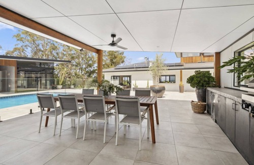 Korora House | Stunning, Pool, Sauna, Gym, Spa, Sleeps 13