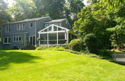 Westport House | STUNNING POOL & SCREENED PORCH! Private home, close to EVERYTHING!