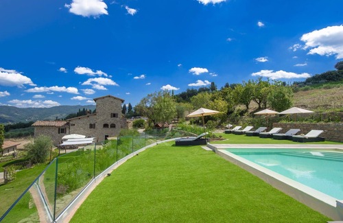 Panzano in Chianti Villa | Stunning private villa with WIFI, A/C, private pool, hot tub, TV, patio, close to Greve In Chianti