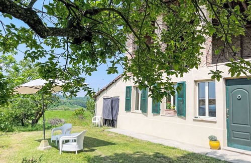San Damiano dʼAsti House | Stunning private villa for 2 guests with WIFI, A/C, TV, patio, pets allowed and panoramic view