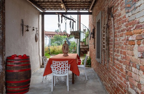 San Damiano dʼAsti House | Stunning private villa for 2 guests with WIFI, A/C, TV, patio, pets allowed and panoramic view